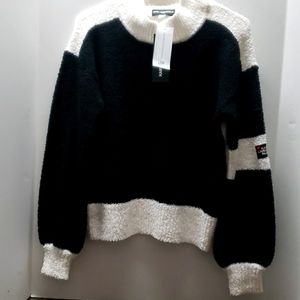 NWT Karl Lagerfeld Cozy Top sz xs